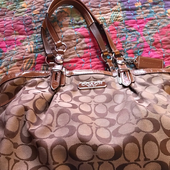 Authentic Coach - Picture 1 of 1